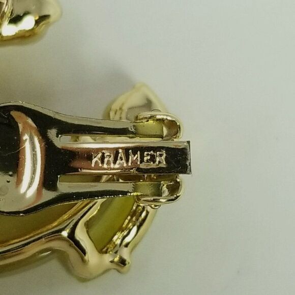 Vintage Kramer Yellow Leaf Shape Clip On Earrings, Moonglow Lucite, Signed - Picture 4 of 6